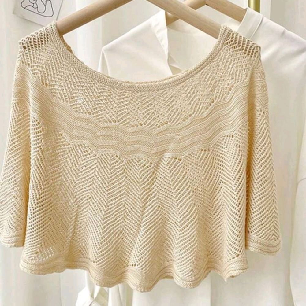 Elegant Cream Knit Cape Vintage Style